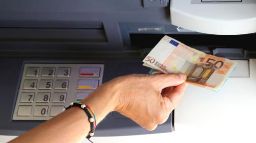 How to Avoid Paying Foreign ATM Fees While Traveling Abroad