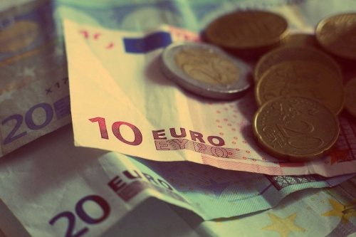 Ultimate Guide: How To Tip When Traveling Around The World
