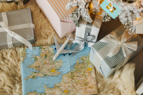 Top 10 Best Gifts for People Who Love to Travel