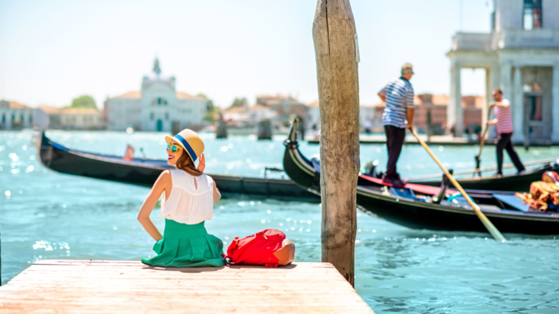 traveler sitting venetian view